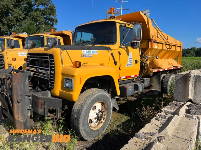 Lot 30-3523 - 1996 Ford L8000F with a 8.3L L6 DIESEL engine. Dump Truck
