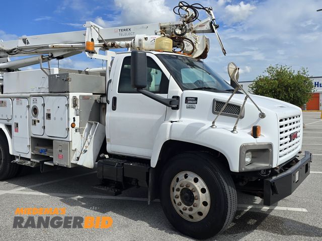Lot 30-11115 - 2009 GMC C8500 Crane/Digger Derrick The Terex/Telelect Commander 4045 boom has a 45' sheave height a...