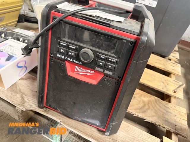 Lot 30-3312 - Milwaulkee M18 Charger Radio Electric Powered