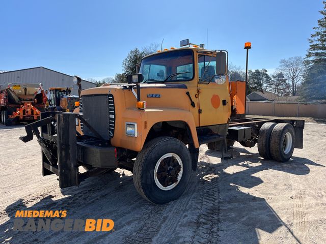 Lot 30-2203 - 1996 Ford L9000 4x2 with a 10.0L L6 DIESEL engine. Dump Truck