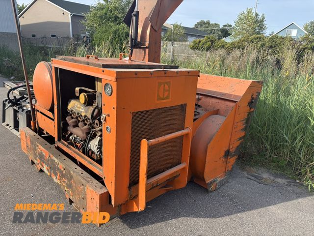 Lot 30-2159 - Root RB8.D.D.81 Snow Blower Ran two years ago, but listing as non-running.  Currently doesn't have b...