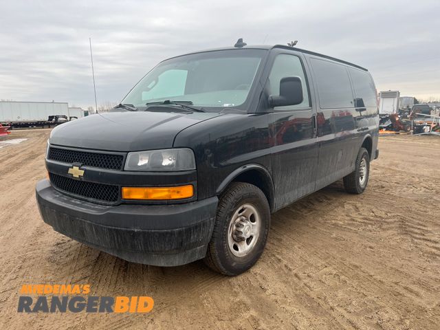 Lot 30-415 - 2019 Chevrolet Express with a 6.0L V8 OHV 16V FFV engine. Cargo Van RWD