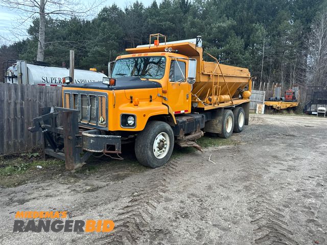 Lot 30-10250 - 1998 international 2000 Dump Truck Good running truck, came from city of Benton Harbor, drove it hom...