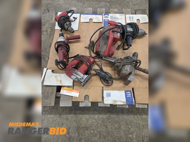 Lot 30-1293 - Pallet of Electric Hand Tools including: Drills, Impact, Jigsaw Electric Powered