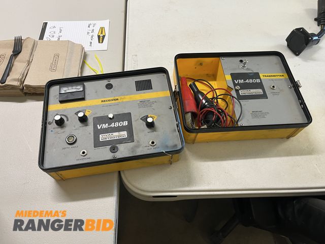 Lot 30-1527 - Vivax Metrotech VM-480B Battery Powered Line Detector