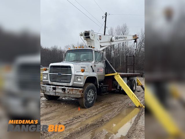 Lot 30-10132 - 1990 Ford  L8000 craine  truck  Craine truck  Very well maintained no leaks, ready to work