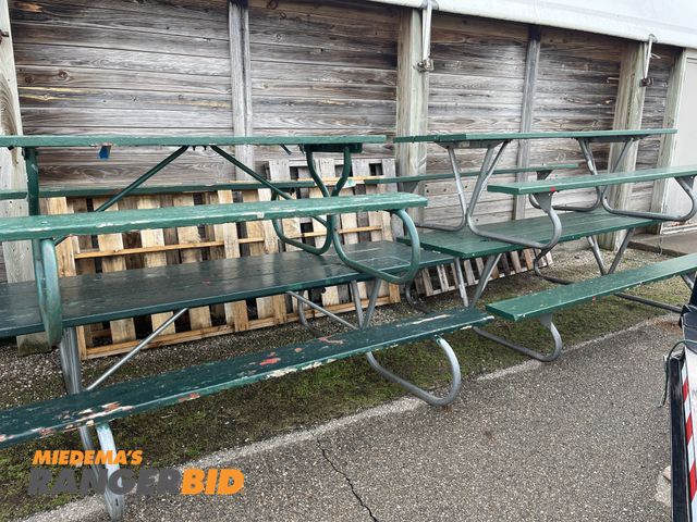 Lot 30-4130 - (4) Picnic Tables