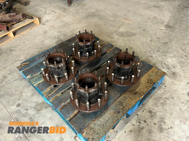 Lot 30-3589 - 4 Wheel Hubs from an International. Seller will load.