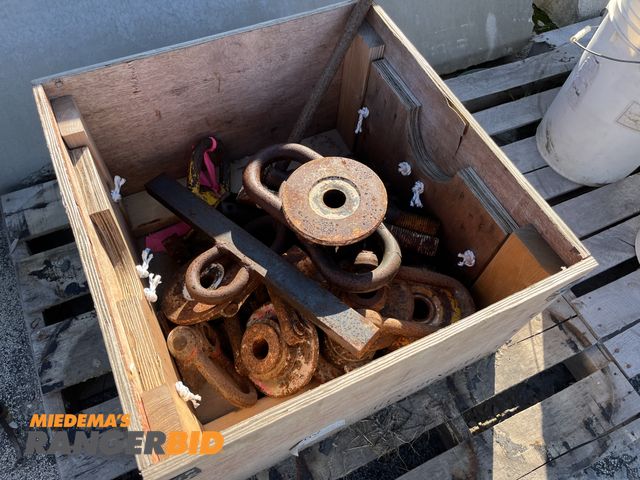 Lot 30-1845 - Pallet of D Rings Lift