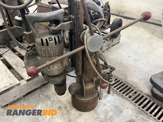 Lot 30-526 - Lot includes Black and Decker 3/4" Mag Drill and Stewart Warner Wheel Balancer