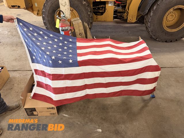 Lot 30-3640 - Lot of (57) AMERICAN 6x4 Flags Used