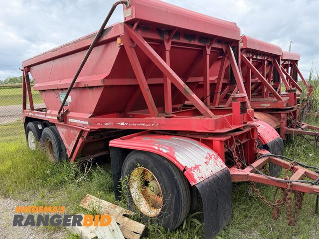 Lot 30-3943 - 1995 Yale V bottom Pull Type Tri-Axle Gravel Trailer Pup Bottom Dump / Belly Dump / V-Ditcher