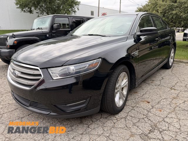 Lot 30-3654 - 2017 Ford Taurus SEL Sedan AWD