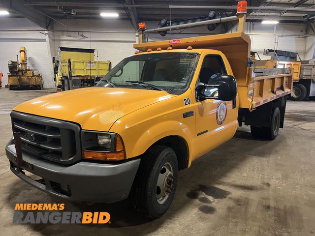 Lot 30-5001 - 1999 Ford F-350 Regular Cab Dump Bed Pickup Truck RWD