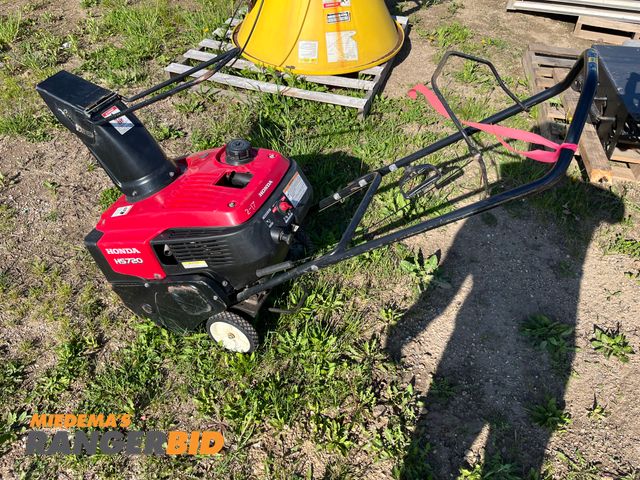 Lot 30-2237 - Honda HAS720 Single Stage Walk-Behind Snow Blower