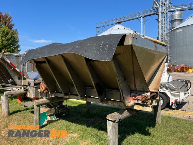 Lot 30-3944 - Swenson Spreader Salt / Sand Spreader 10' x 7', Has been properly stored. Municipality owned, Seller will load.