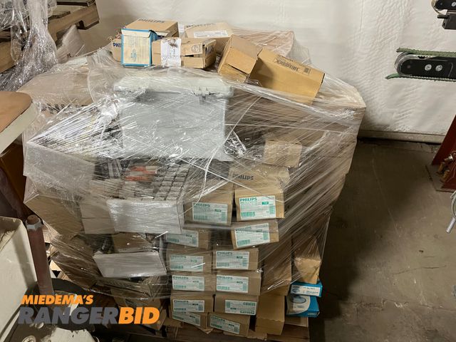 Lot 30-365 - Pallet of Light Bulbs and more!