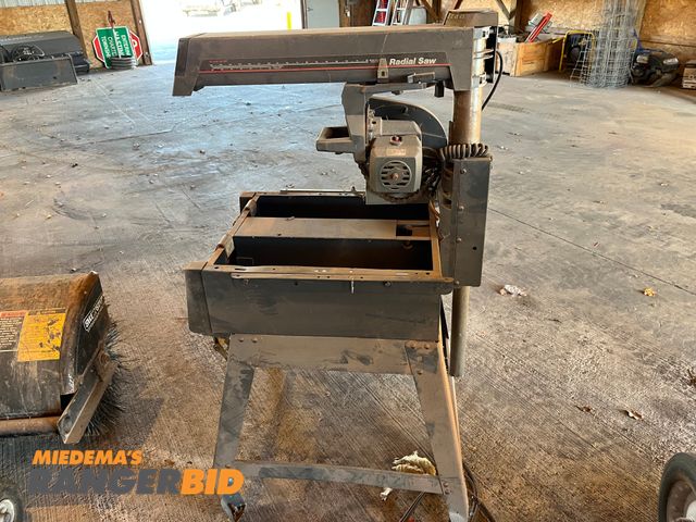 Lot 30-2533 - Sears 10" Radial Arm Saw 2.5 hp Municipality owned.