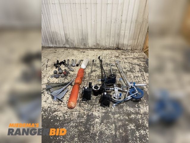 Lot 30-207MV - Lot of Downriggers, Rod Holders, Anchors, Boat Fenders, and Downrigger Weights.

Unsure of the motor...