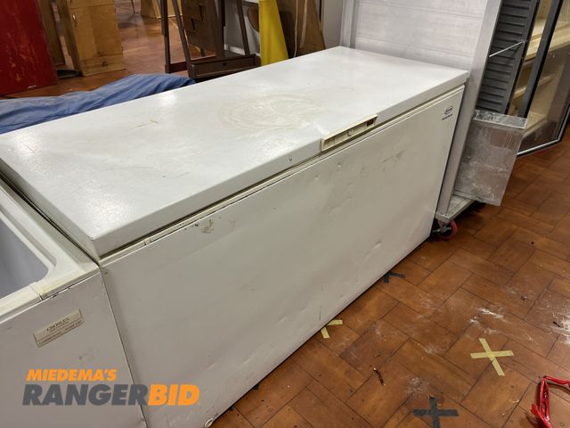Lot 30-2064 - Electric Crosley Commercial/Home Use Chest Freezer