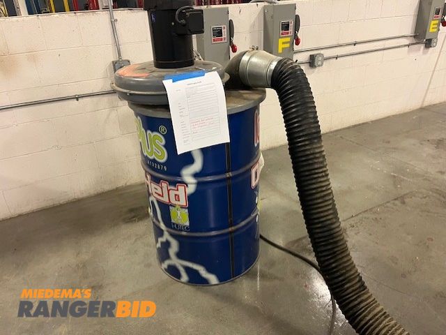Lot 30-907 - cincinnati 1hp dust collector cincinnati dust collector 1 hp 55 gallon 110 volt in working condition