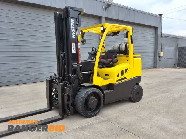Lot 30-222 - 2020 Hyster 13,500lbs Capacity Forklift with Forkposition! See Video for Operation