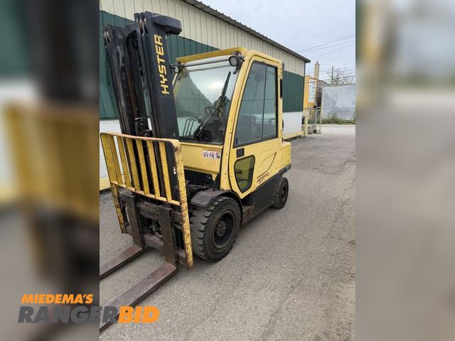 Lot 30-1228 - 2016 Hyster H60ft Forklift Hyster pneumatic forklift 3 stage with side shift 6000 capacity run and d...