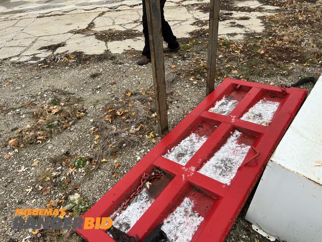 Lot 30-1911 - Lot includes tailgate and forks