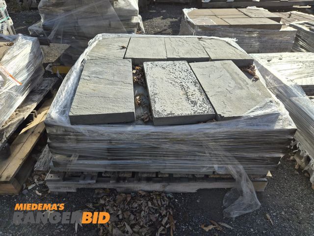 Lot 30-3104 - 12" x 24" High Format Linear Flagstone, 80 sq. ft