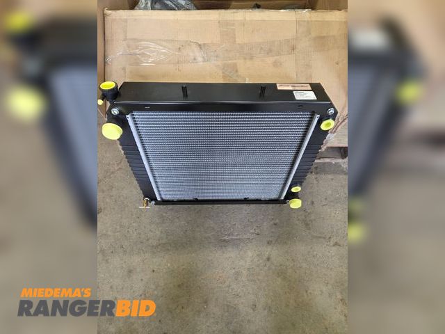 Lot 30-4814 - Modine radiator part #2089141. New and never used. Fits Hyster forklift with 2.6 lt engine.