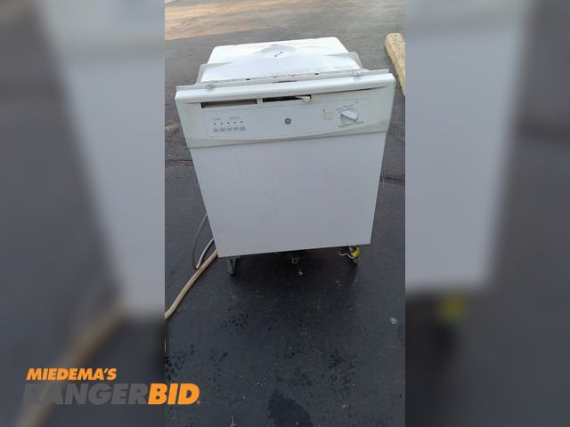 Lot 30-30-1567 - Electric Dishwasher Dishwasher Dishwasher White working dishwasher
