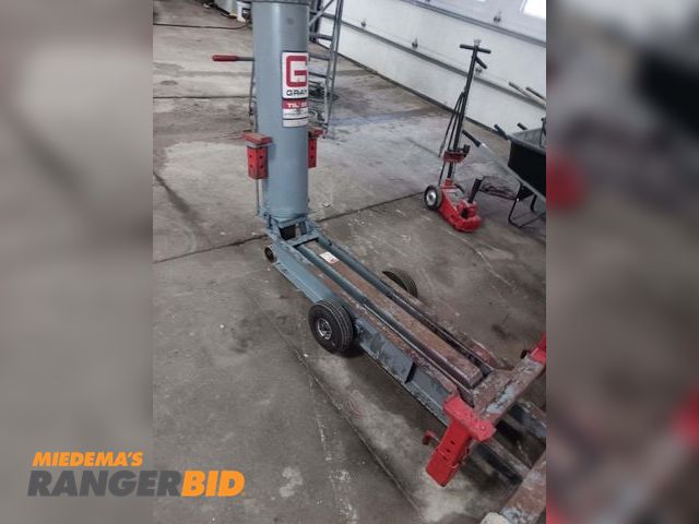 Lot 30-8003 - Gray TSJ55 Truck Scissors Jack