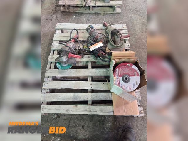 Lot 30-1292 - Pallet of Milwaukee 4" and 9" Grinders