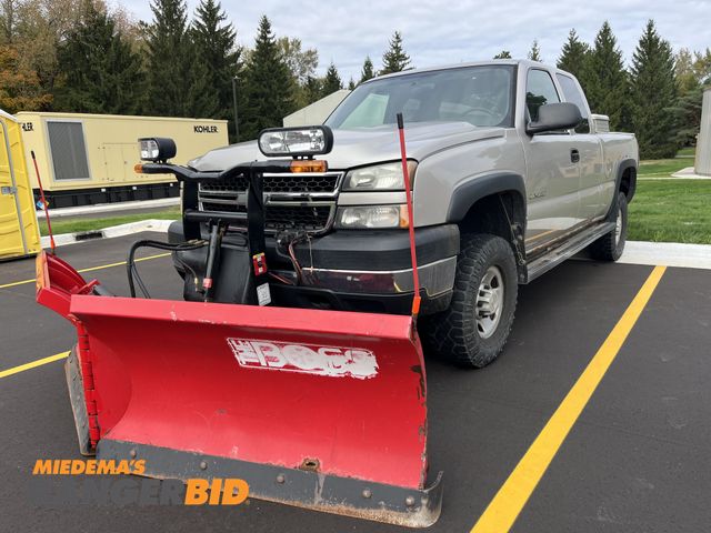 Lot 30-1980 - 2006 Chevrolet Silverado 2500 Extended Cab Pickup Truck 4x4