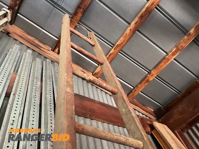 Lot 30-3040 - (1) Fire Ladder Wood 11'