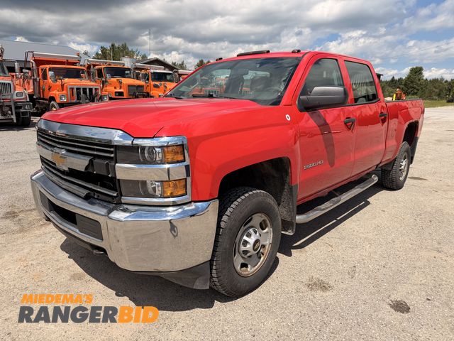 Lot 30-3963 - 2016 Chevrolet Silverado with Tommy Lift Gate Crew Cab Pickup Truck 4x4