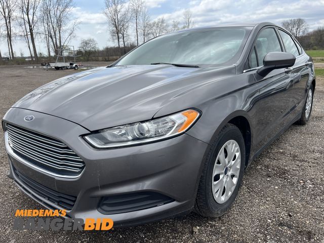 Lot 30-4189 - 2014 Ford Fusion S Sedan FWD