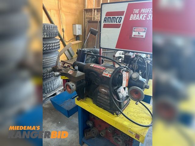 Lot 30-3854 - 1 Ammco 9481 Single Phase Brake Lathe