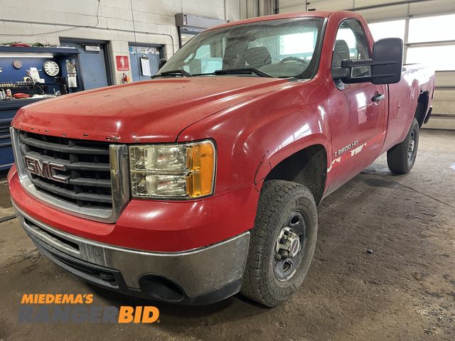 Lot 30-4941 - 2008 GMC Sierra Regular Cab Long Box Pickup Truck RWD