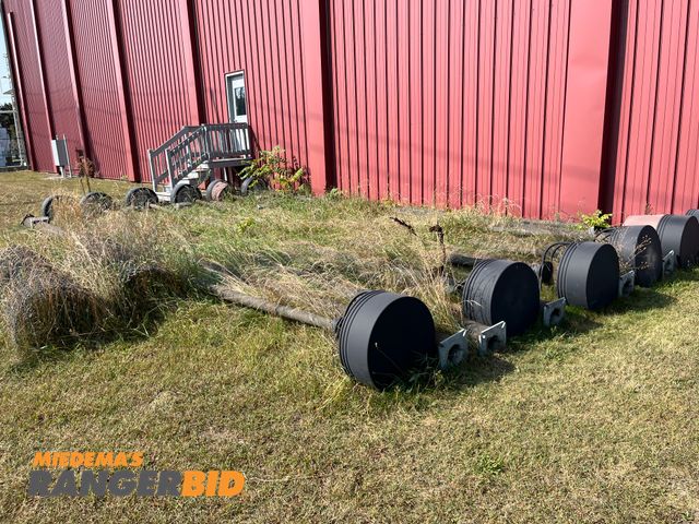 Lot 30-3623 - 12 Parking Lot Lights, approximately 33' poles, 400w seller will load.