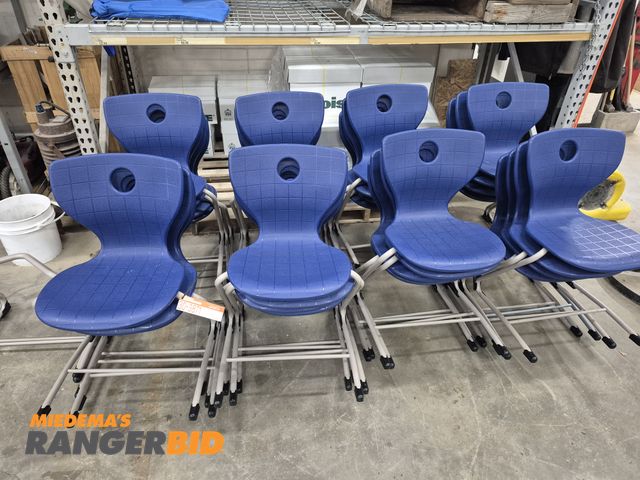 Lot 30-3871 - 32 VS America 3140 Plastic/Metal Chairs 32 VS America 31400 Plastic/Metal Chairs Used VS America 314...