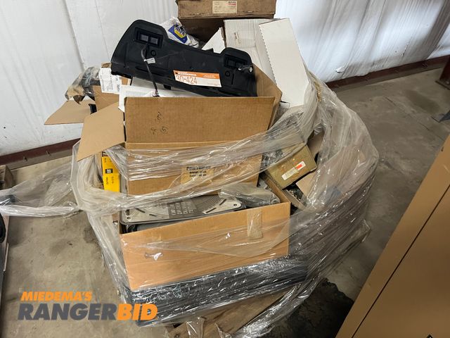 Lot 30-424 - Lot includes everything on this pallet, Wix filters, car parts, and more.