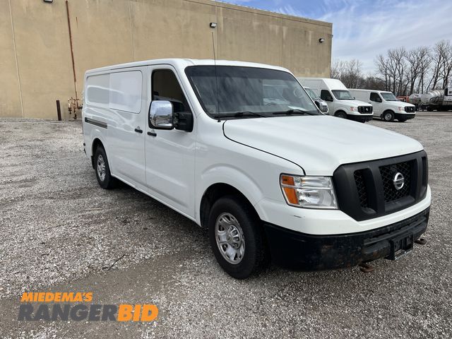 Lot 30-JX314 - 2016 Nissan NV2500 Cargo Van RWD 2016 Nissan NV2500 cargo van. Check Engine light is on, TPMS error....