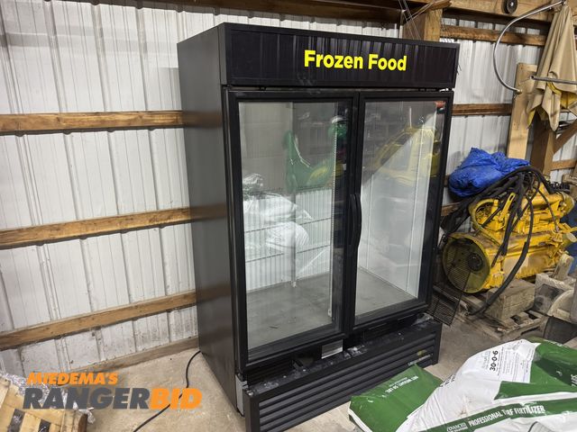 Lot 30-54600 - True True GDM-49F-HC-TSL01 Freezer with Glass Doors