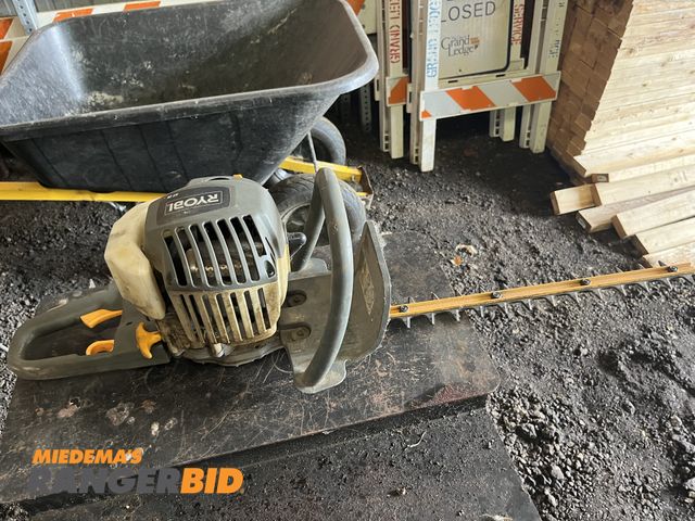 Lot 30-1763 - Ryobi HT 26 Hedger Portable Gas Powered Recoil Start