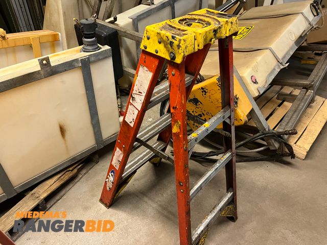 Lot 30-3560 - Small Werner Step ladder fiberglass