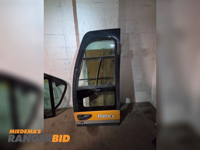 Lot 30-4841 - 145/235 Hyundai Excavator Robex LCR-9 door and windows.