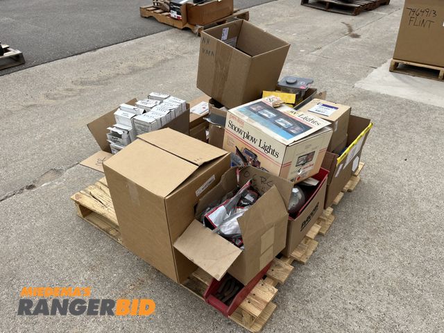 Lot 30-1720 - Pallet of miscellaneous automotive parts. See pics
