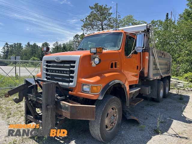 Lot 30-106 - 2006 STERLING LT9511 Dump Truck 2006 STERLING LY9511 WITH A CAT C-13. UNIT DRIVES AND SHIFTS WELL. E...