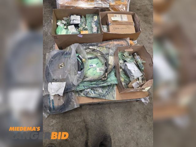 Lot 30-2002 - Pallet of New Hyundai Heavy Equipment Parts - see pic of inventory list